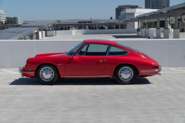 1965 Porsche 911 (Black/Red)