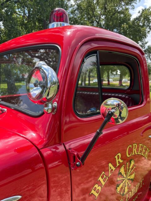 1952 Ford F1 (Red/Red)