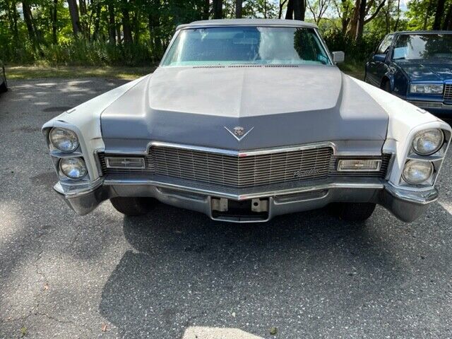 1968 Cadillac DeVille (Red/Tan)