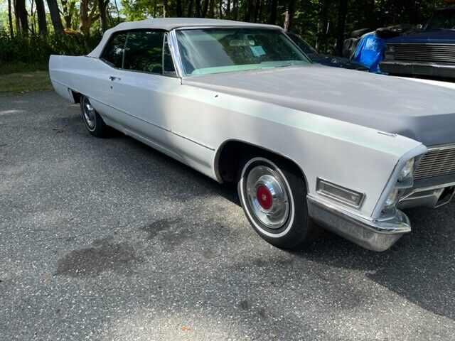 1968 Cadillac DeVille (Red/Tan)