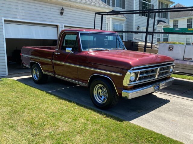 1972 Ford F-100 (Gray/gray and maroon)