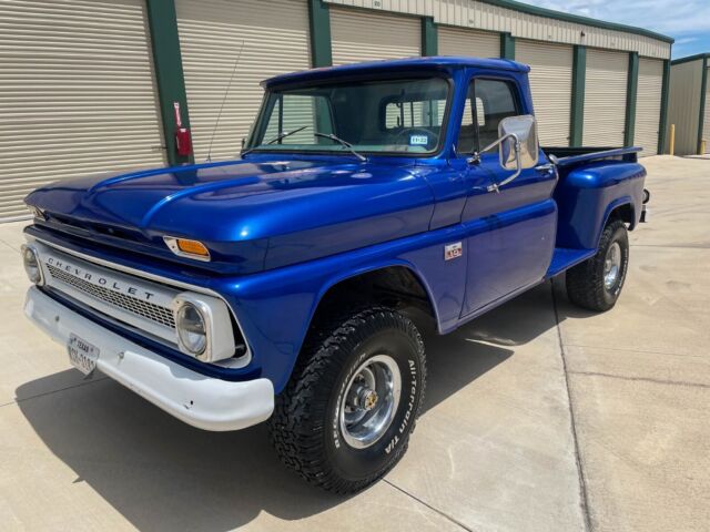 1966 Chevrolet C/K Pickup 1500 (Blue/Blue)