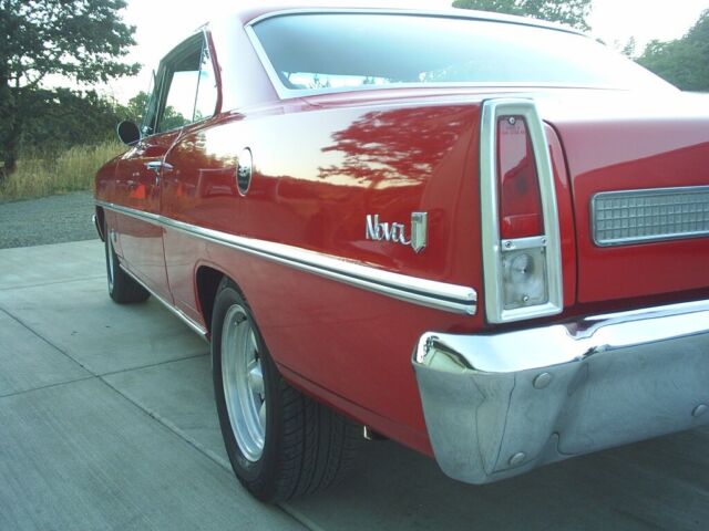 1967 Chevrolet Nova (Red/Black)