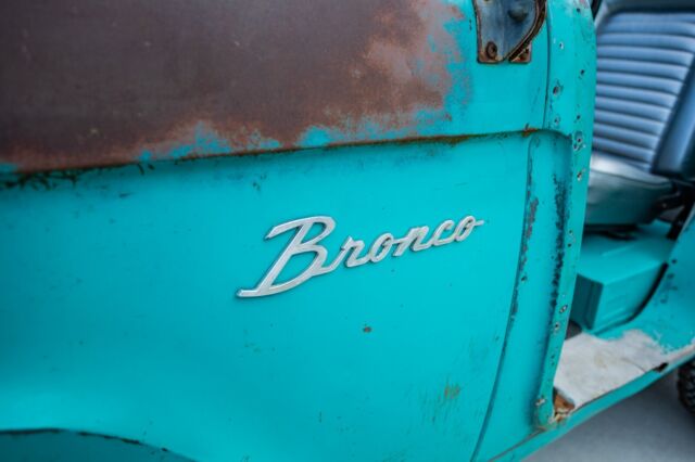 1966 Ford Bronco (Caribbean Turquoise/Silver)