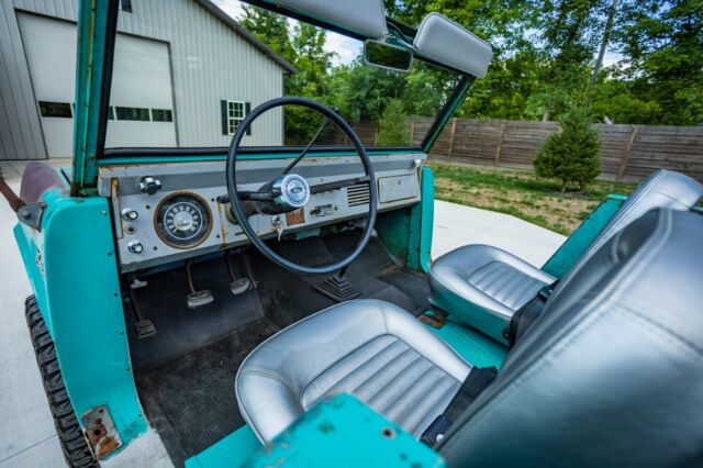 1966 Ford Bronco (Caribbean Turquoise/Silver)