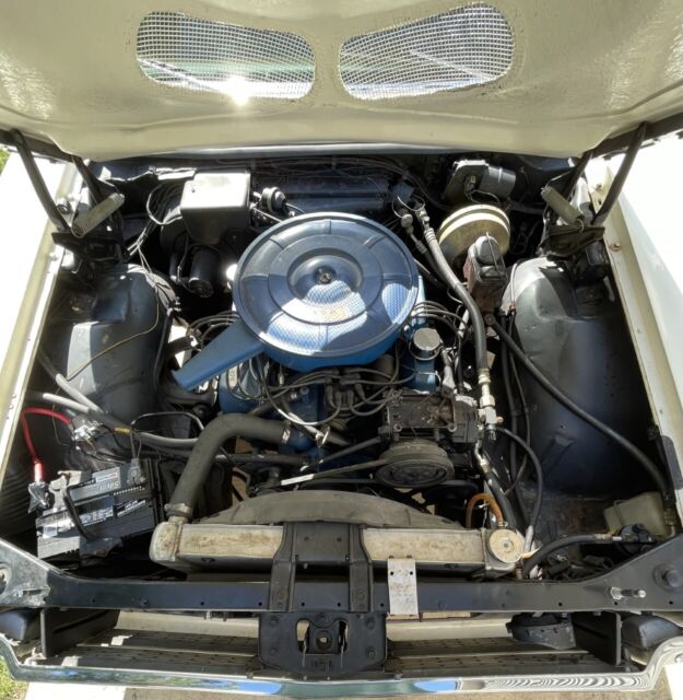 1966 Ford Galaxie (White/Black)