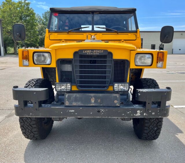 1980 Land Rover Series (Yellow/cardinal red)