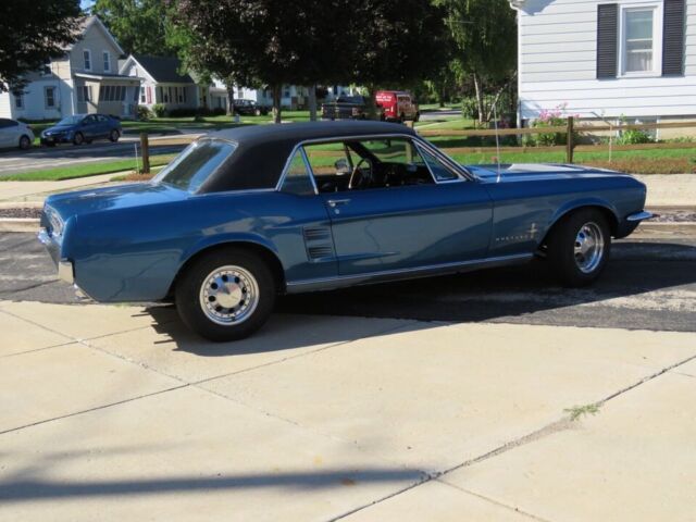 1967 Ford Mustang (Blue/Brown)