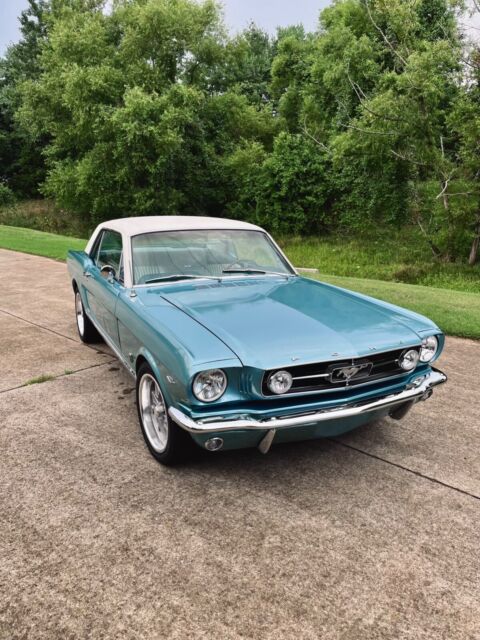 1965 Ford Mustang (Blue/Turquoise/White)