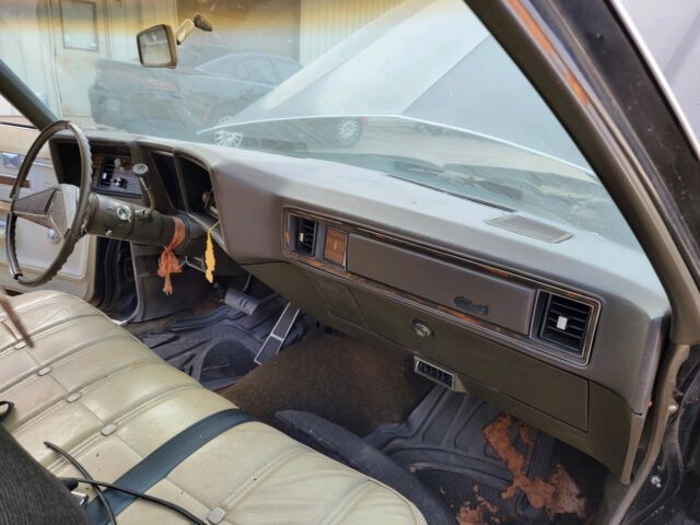 1972 Oldsmobile Delta 88 (Black/Gray)