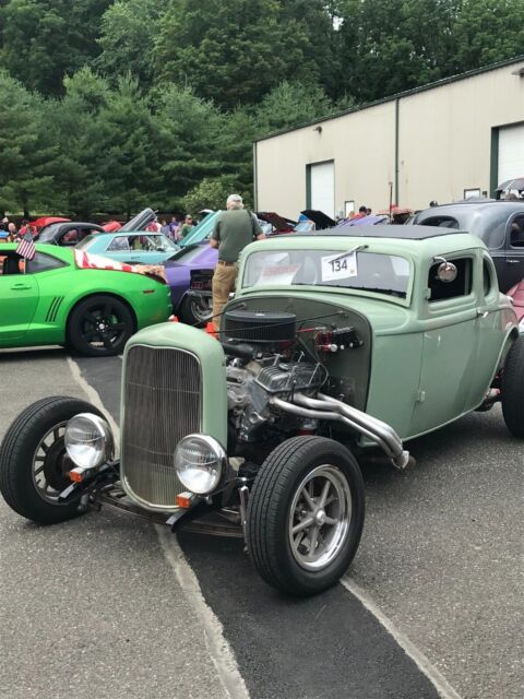 1932 Ford Model B (Green/Black)