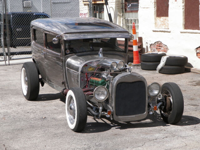 1928 Ford Model A (Red/Black)