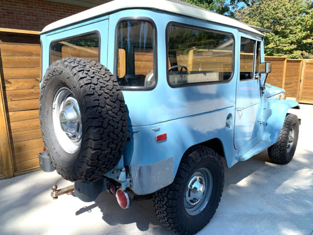 1971 Toyota Land Cruiser (Silver/Red/Other Color)