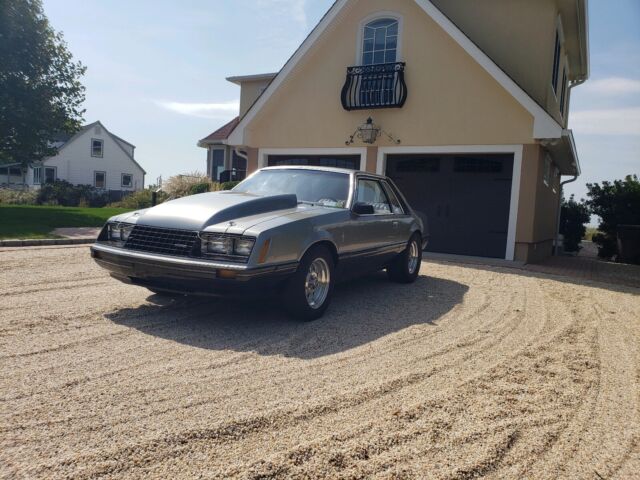 1980 Ford Mustang (Grey/Black)