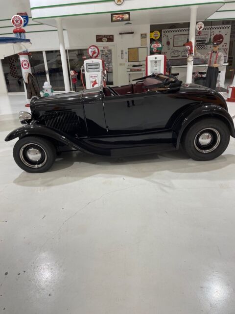 1931 Ford Model A (Black/Tan)