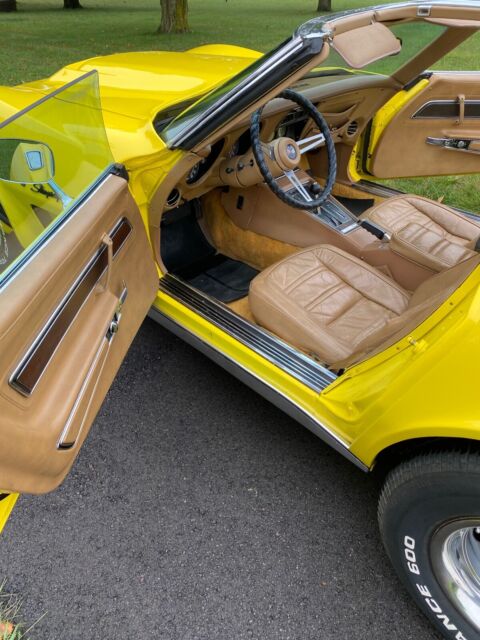 1974 Chevrolet Corvette (Yellow/Tan)