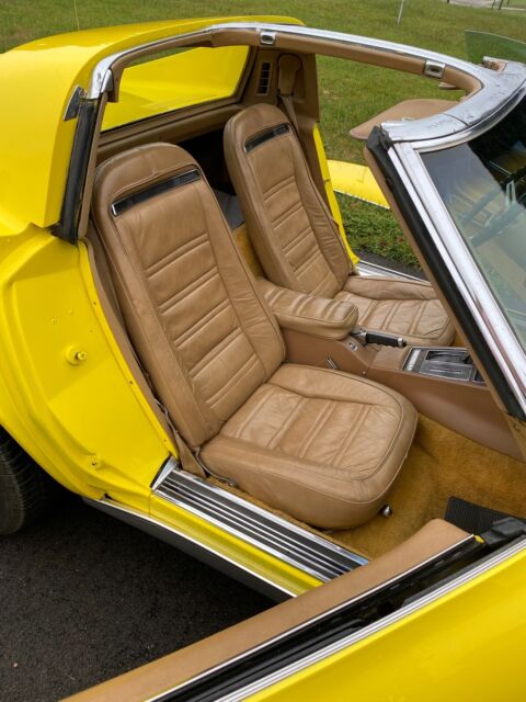 1974 Chevrolet Corvette (Yellow/Tan)