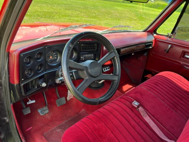 1979 Chevrolet C-10 (Red/Red)