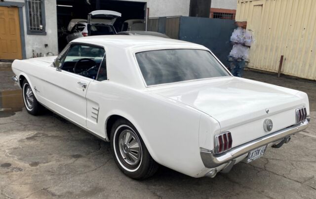 1966 Ford Mustang (White/Blue)